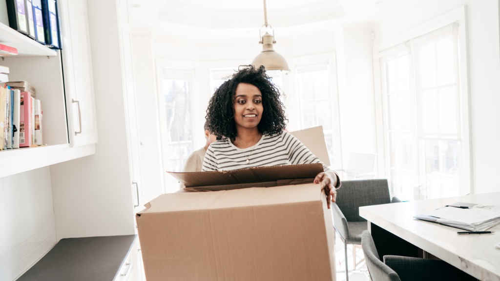 How to declutter picture id1049060644