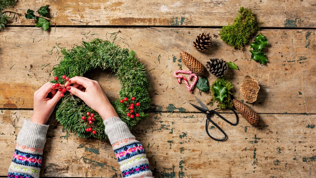 Overhead view of holiday wreaths being made picture id1052906446